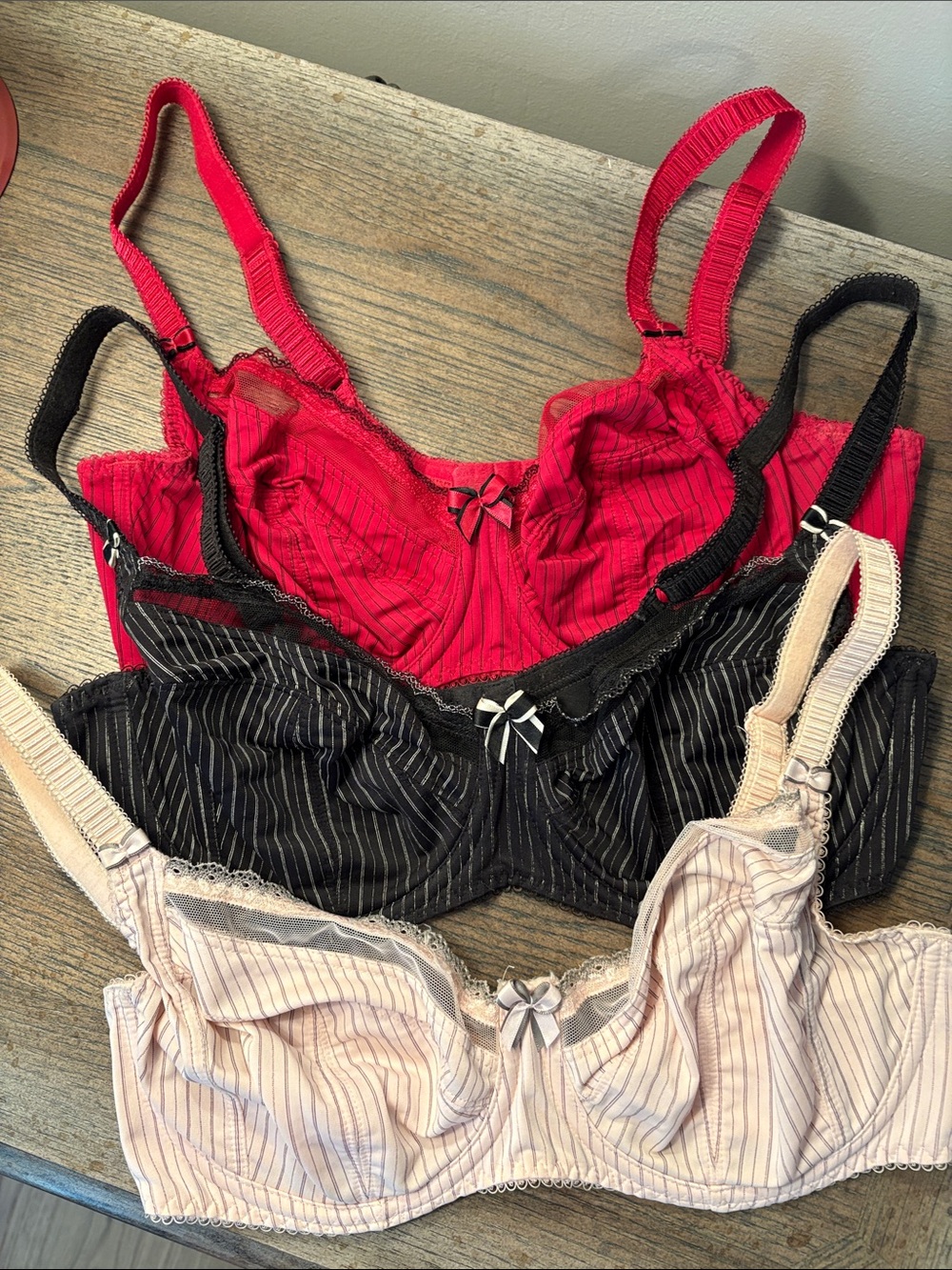 Fantasie Bundle of Three Underwire Bras Red, Black, Pink Sz 34DDD
